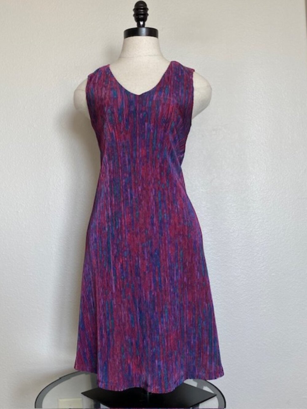 Nicole Miller Studio Multicolor Crinkle Shift Dress Size 6 Sleeveless V-Neck